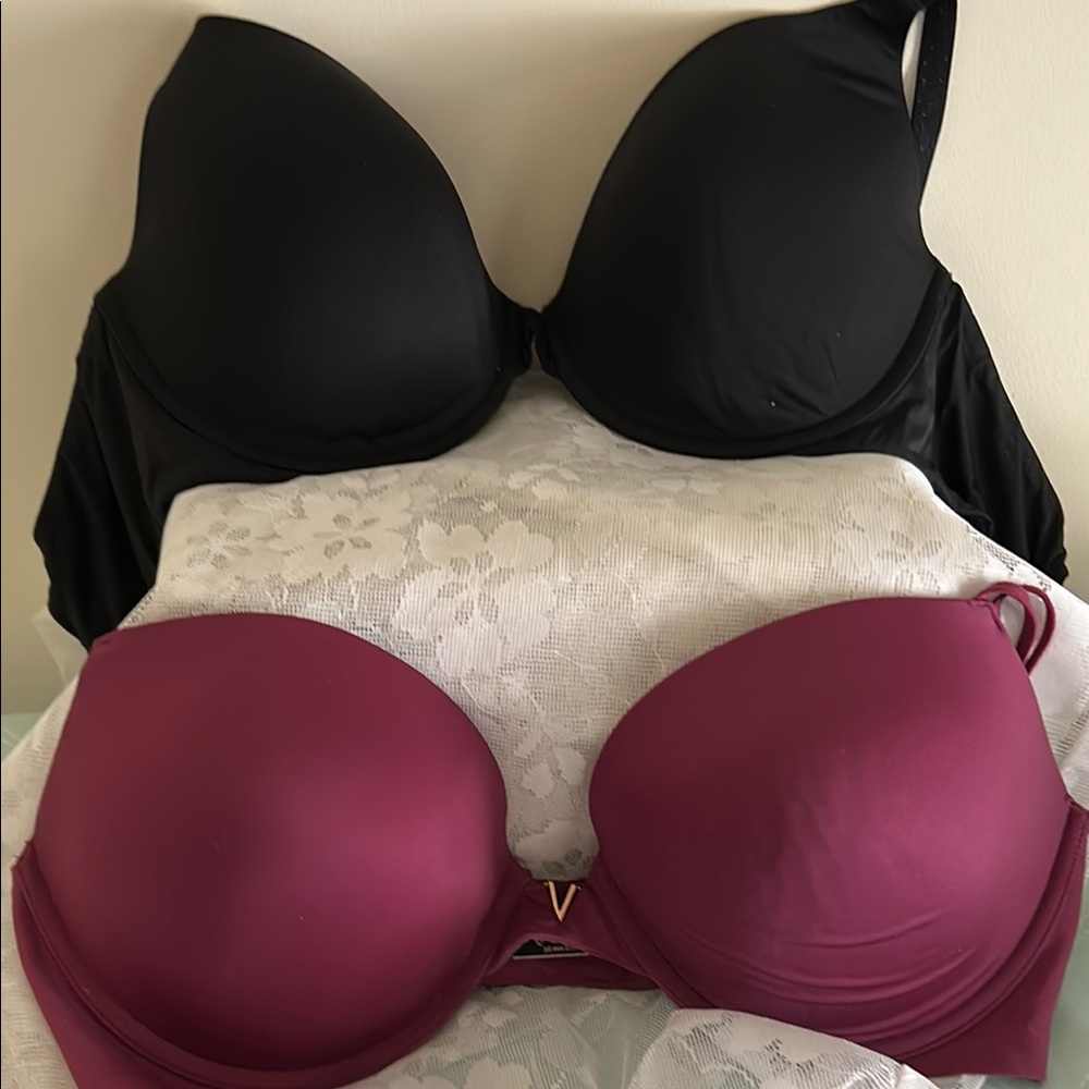 Victoria Secret size 36D bras with wire like new!
